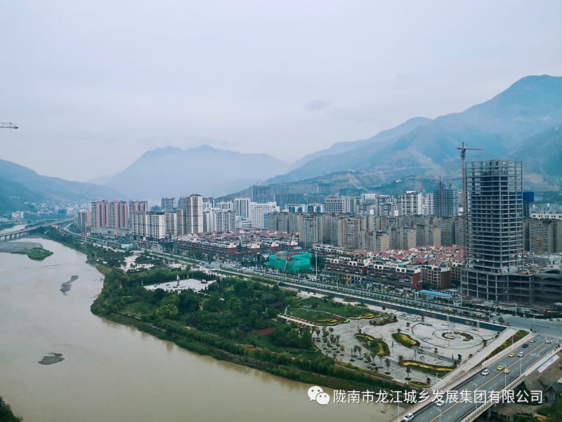 匠心傾注、喜封金頂——龍江?雙子座商住小區(qū)主體順利封頂