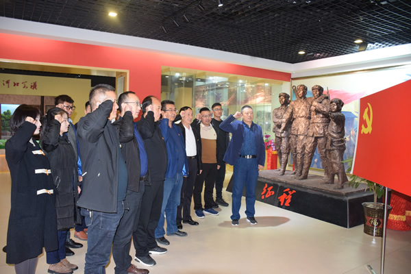 市龍江集團開展“不忘初心、牢記使命”主題黨日活動
