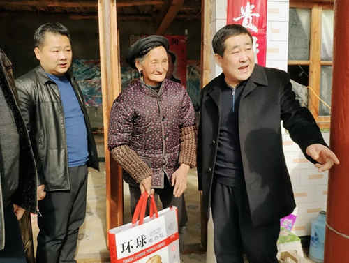 市龍江集團在文縣橋頭鎮(zhèn)安子坡村開展“解難題、辦實事、送溫暖”活動
